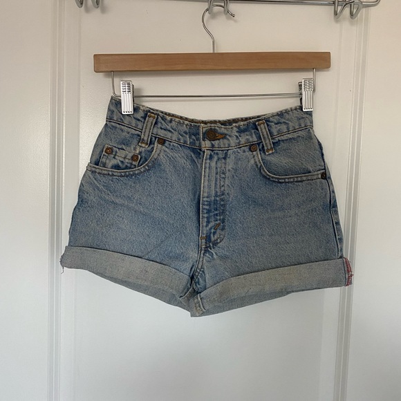 High rise Levi shorts - Picture 1 of 3